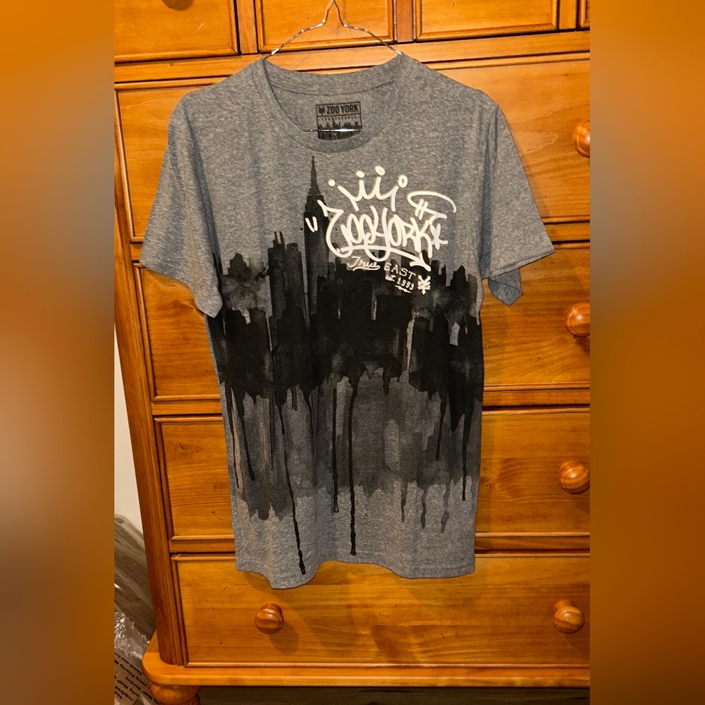 Zoo York Short Sleeve Tee. Size Boys Large!